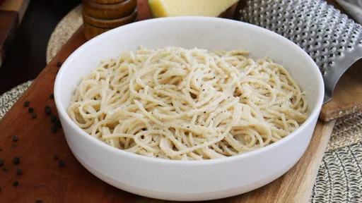 Spaghetti Cacio e Pepe, pasta fácil y deliciosa con pocos ingredientes