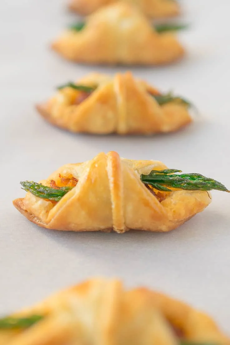 Asparagus, sun-dried tomato puff pastry bites