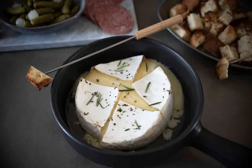Fondue de queso brie al horno