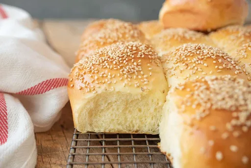 Easy Sesame Bread Rolls