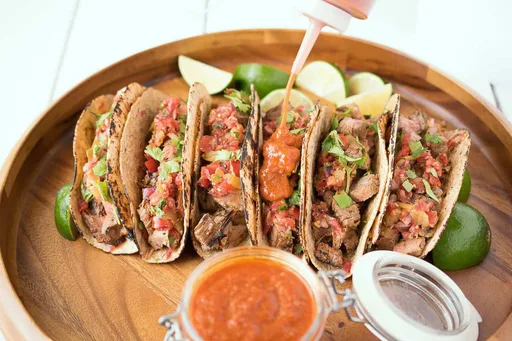 Tacos de carne asada a la parrilla