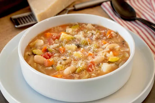 Sopa minestrone a la milanesa