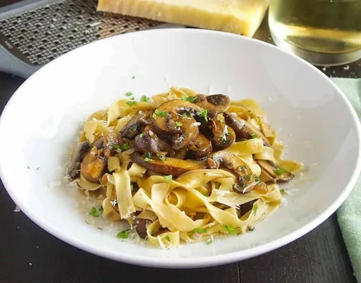 Tallarines con Setas (Tagliatelle ai Funghi)