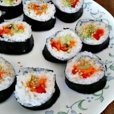 Rollitos de sushi vegano caseros