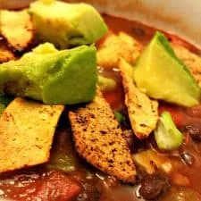 Sopa de tortilla mexicana picante