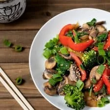 Salteado de brócoli y champiñones sin aceite