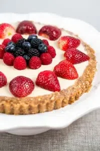 Tarta de queso sin horno con frutos rojos