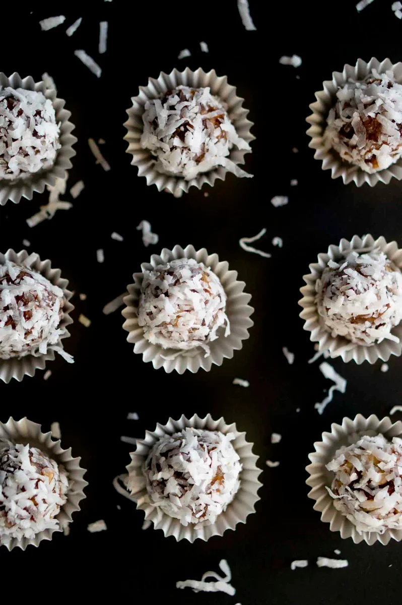 Healthy No Bake Coconut Date Bites