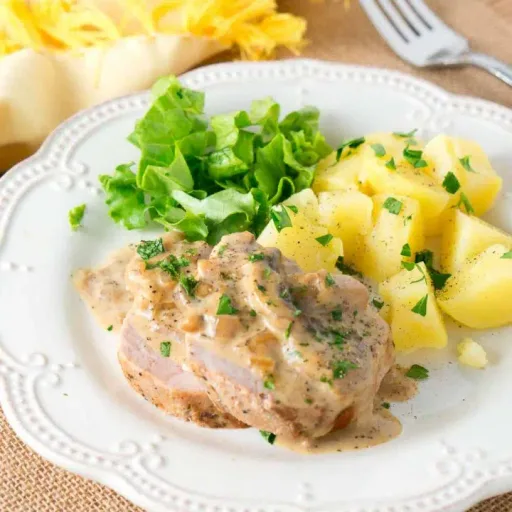 Medallones de cerdo con salsa cremosa de champiñones al Marsala