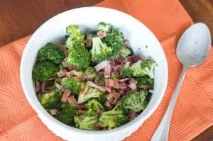 Brócoli asado con beicon