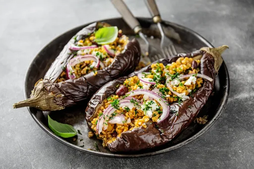 Berenjenas rellenas de bulgur y hierbas