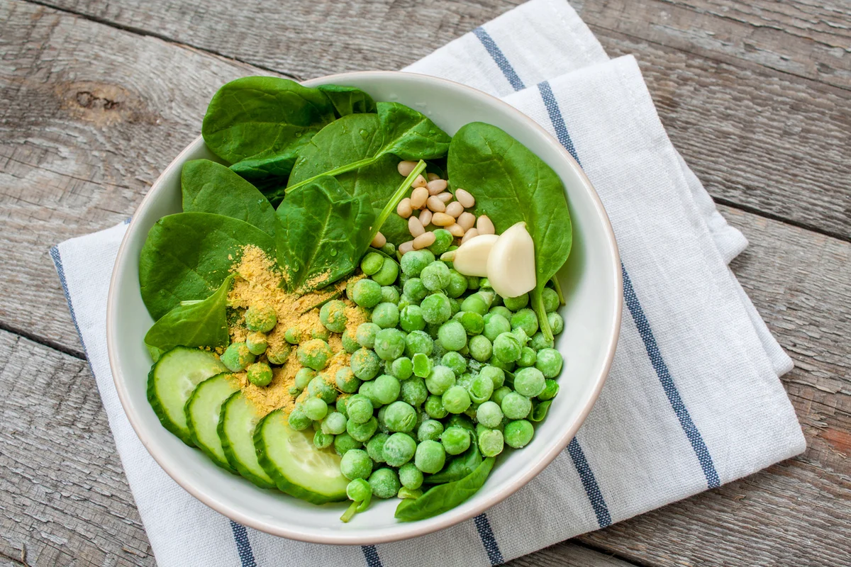 Pesto vegano de ervilha e espinafre