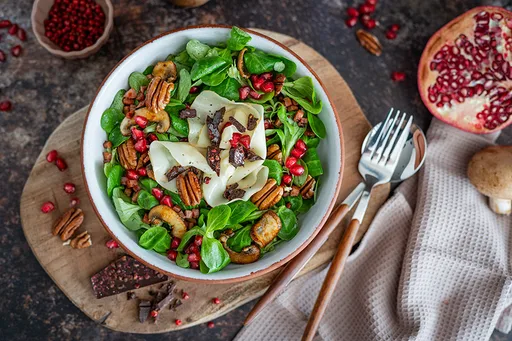 Feldsalat mit gebratenen Pilzen