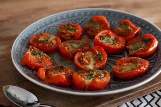 Tomates horneados con parmesano
