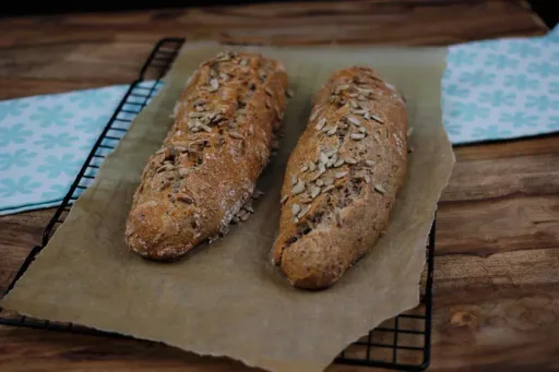 Knuspriges Baguette Rezept - mit Roggenmehl und Hafermehl