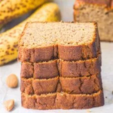 Pan de plátano jugoso con harina de almendra (sin gluten, sin lácteos)