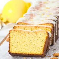 Bizcocho húmedo de limón y harina de almendras (sin gluten, sin lactosa)