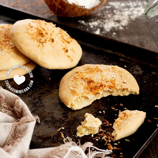 Pan de Coco (Samana Yaniqueque Coconut Bread)