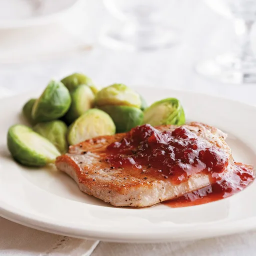 Chuletas de lomo de cerdo con arándanos
