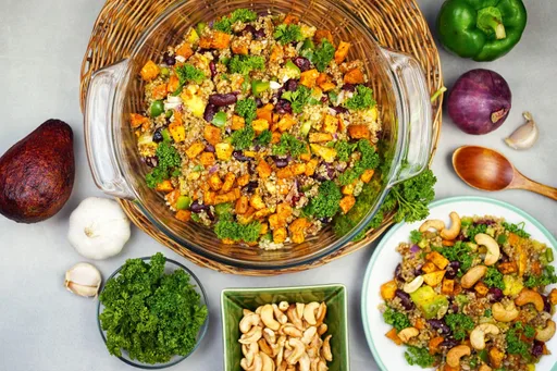 Fiesta de quinoa arco iris con boniatos asados y vinagreta cítrica