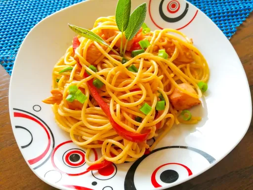 Tallarín saltado de pollo