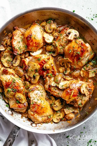 Muslos de pollo con setas al ajillo
