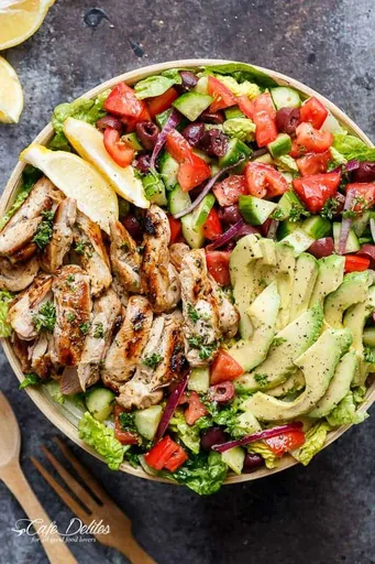 Ensalada de pollo mediterránea al limón y hierbas