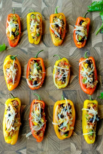 Mini pimientos rellenos de quinoa