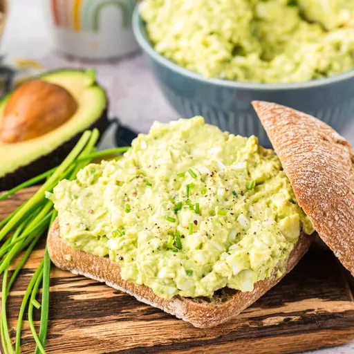 Ensalada de huevo y aguacate