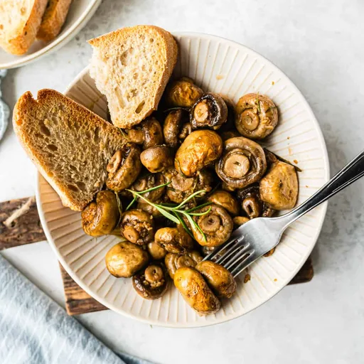 Gebackene Champignons mit Knoblauch und Rosmarin aus der Heißluftfritteuse