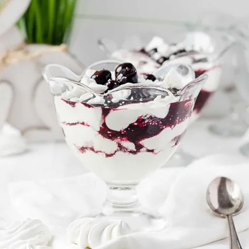 Eton Mess mit Kirschen