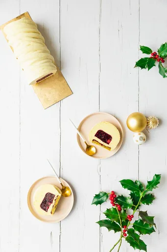 Tronco de Navidad de pistacho y frutos rojos