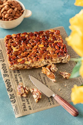 Nougat noir aux amandes