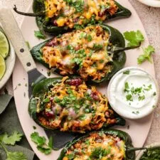 Chiles poblanos rellenos de chorizo