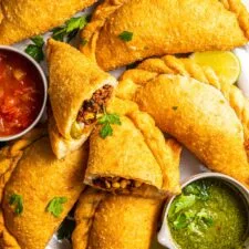 Empanadas crujientes de chorizo