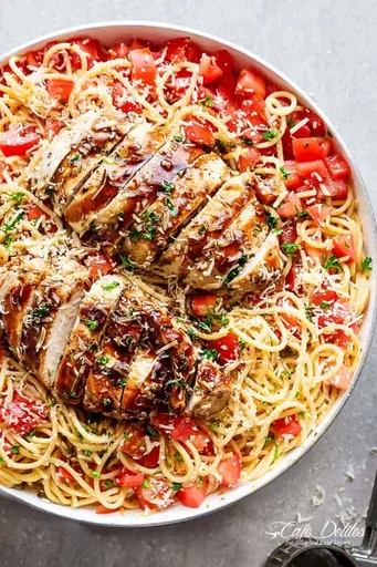 Ensalada de Pasta con Pollo a la Bruschetta