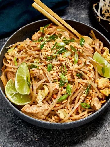 Pad Thai con Pollo y Tofú