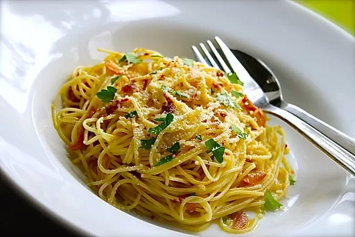 Capellini con aceite de oliva, ajo y anchoas