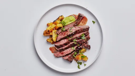 Filete de falda con chow de piña a la parrilla