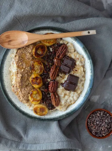 Gachas de avena con plátano caramelizado