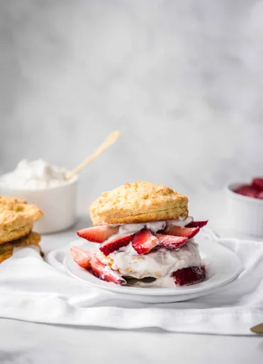 Pastelitos de Fresa con Nata