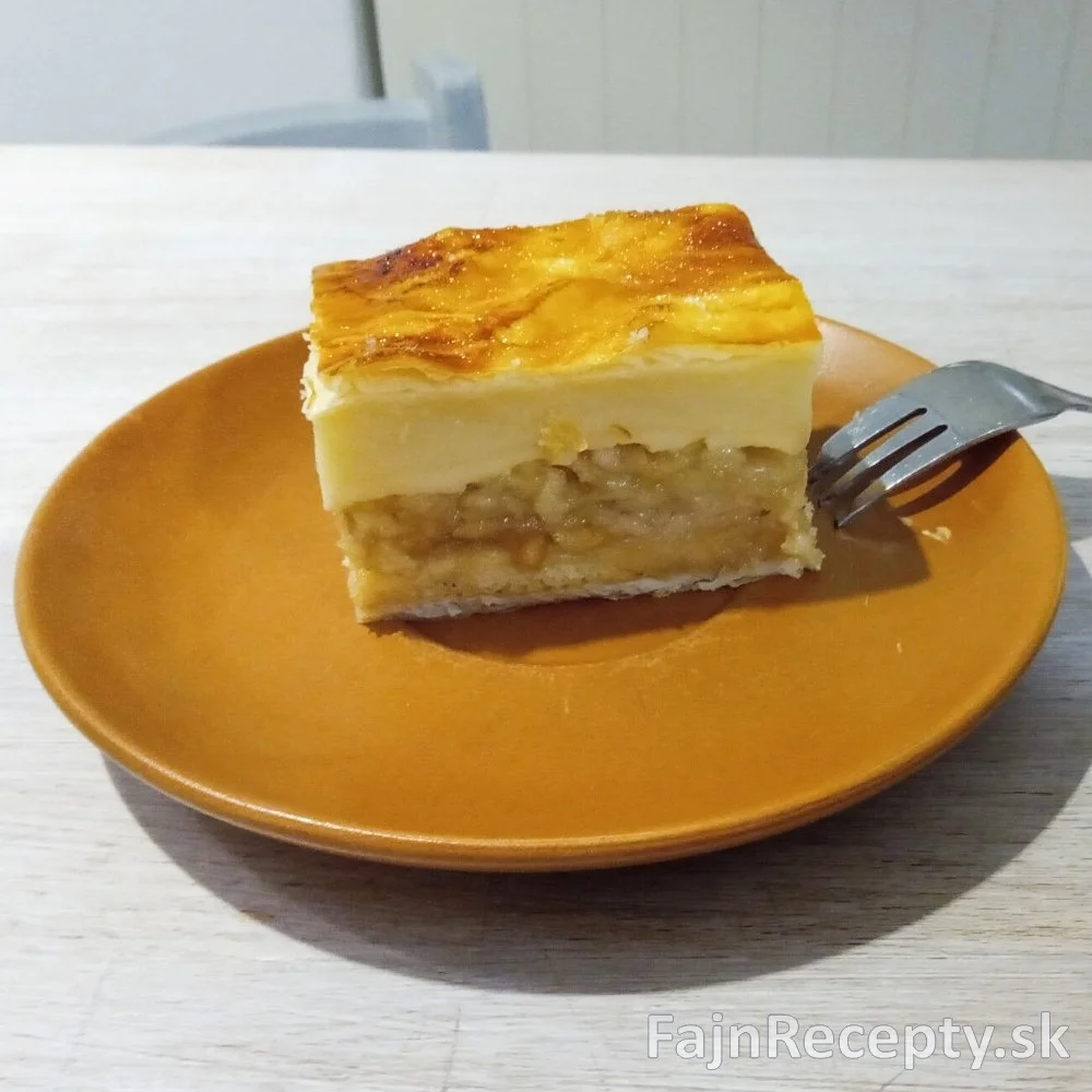 Apple pie with puff pastry