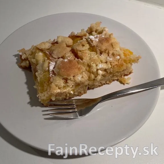 Fruit cake with crumble topping