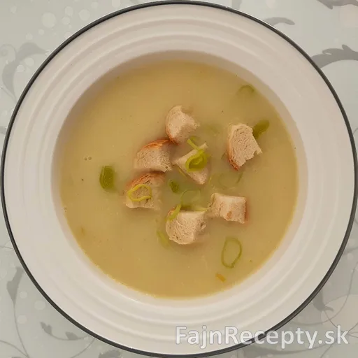 Sopa de alho-poró suave e cremosa