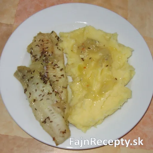 Pescado con mantequilla y cebolla