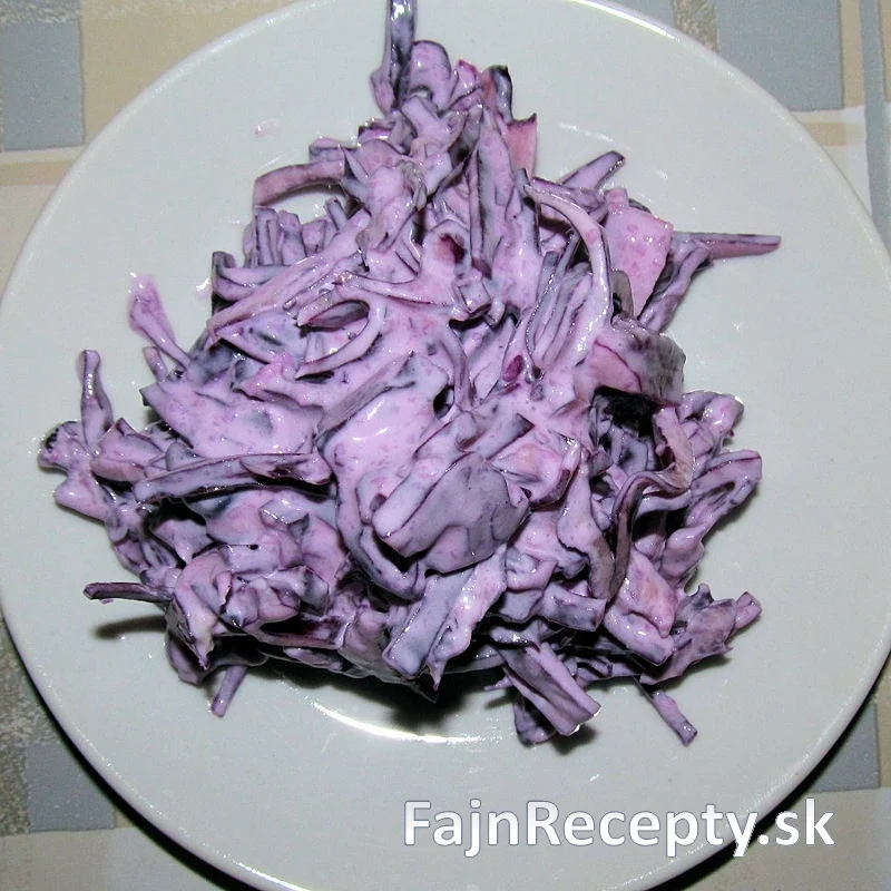 Red cabbage salad