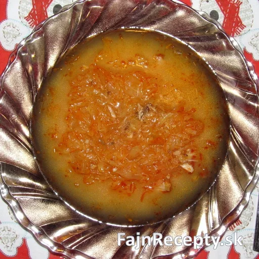 Sopa de repollo agrio de Turiec