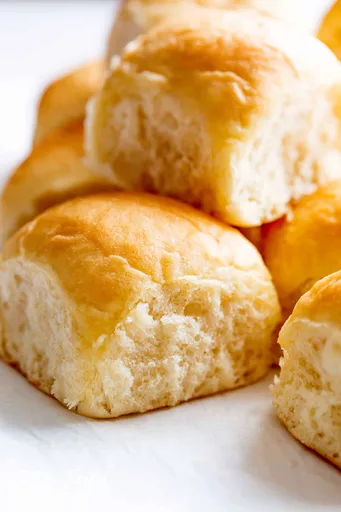 Easy Soft Dinner Rolls