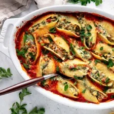 Conchas de pasta rellenas de requesón