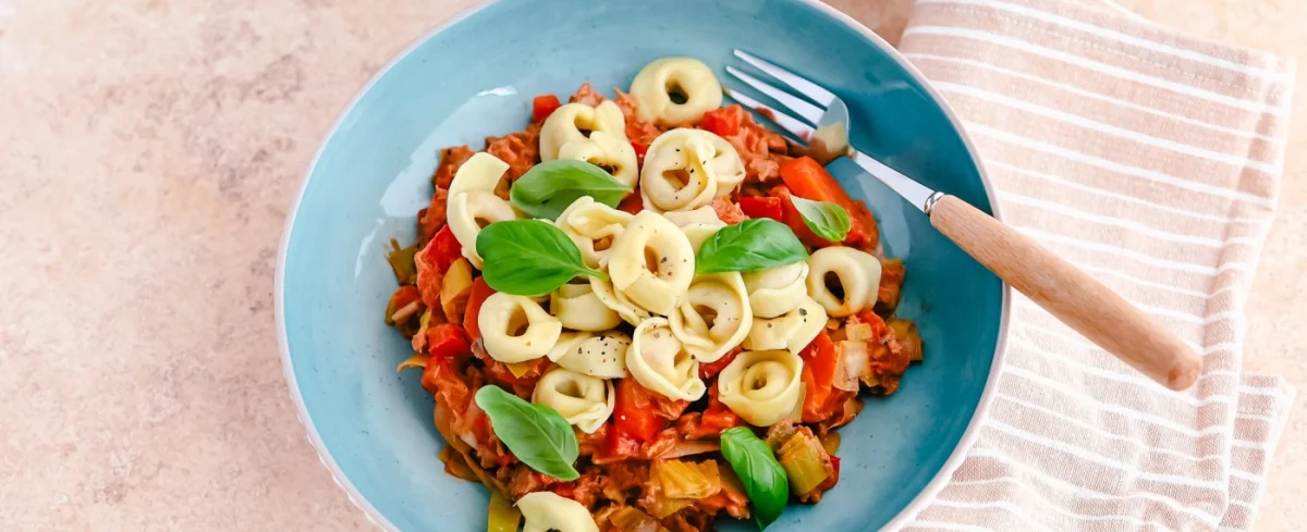Tortellini al tonno con salsa cremosa al pomodoro